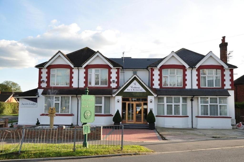 Acorn Lodge Hotel Gatwick & Parking Horley Bagian luar foto