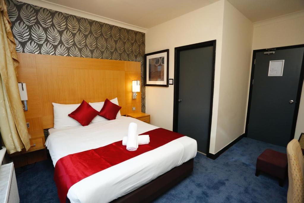 Acorn Lodge Hotel Gatwick & Parking Horley Bagian luar foto